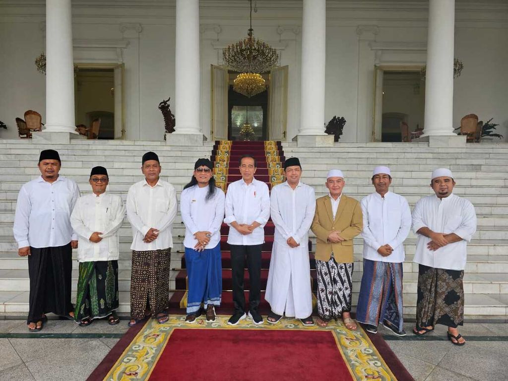 Sejumlah kiai bertemu dengan Presiden Joko Widodo di Istana Kepresidenan Bogor, Jawa Barat, Sabtu (16/9/2023). 