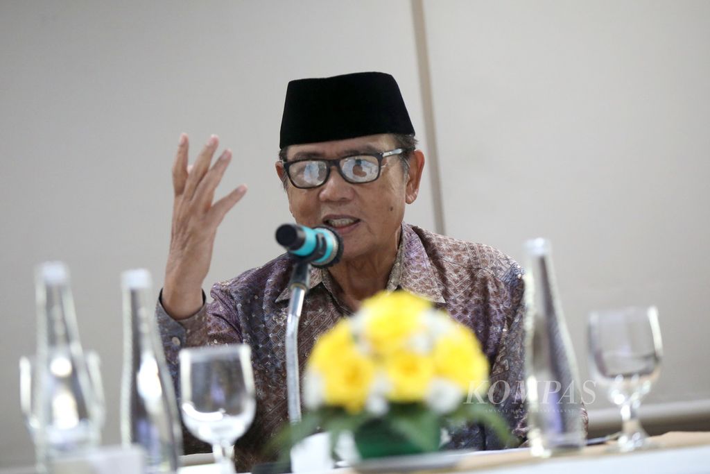 Ketua Dewan Pakar Tim Kampanye Nasional Prabowo Subianto-Gibran Rakabuming Raka, Burhanuddin Abdullah, berbicara dalam Kompas Collaboration Forum di Jakarta, Jumat (22/3/2024). 