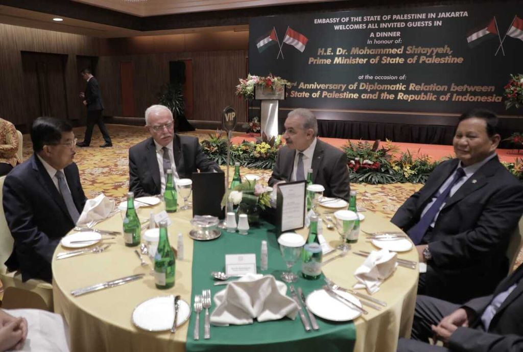 Acara ramah tamah dalam rangka memperingati 33 tahun hubungan diplomatik antara Pemerintah Palestina dan Pemerintah Indonesia di Hotel Borobudur Jakarta Pusat, Selasa, 25 Oktober 2022 malam.