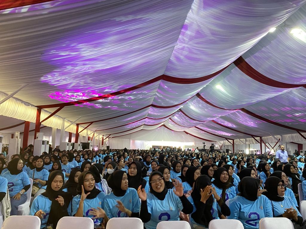 Suasana acara Silaturahmi Nasional Koperasi Mekar Digital Sejahtera (MDS) di Kabupaten Purwakarta, Jawa Barat, Sabtu (16/12/2023). Koperasi yang didirikan Rini M Soemarno itu memberikan dukungan kepada Prabowo sebagai calon presiden 2024.