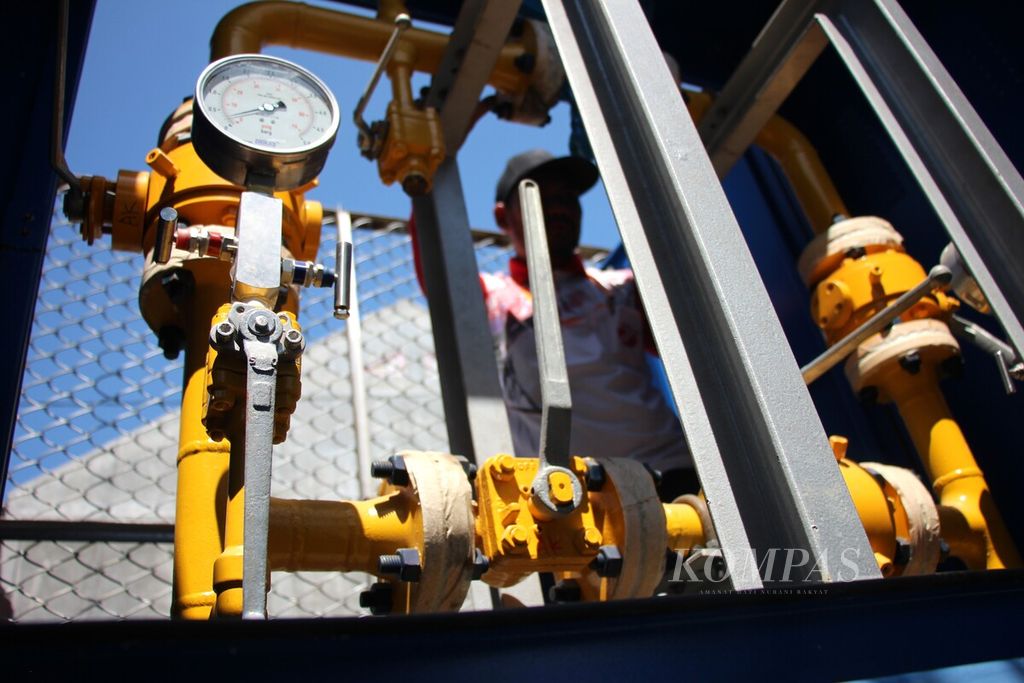 Sumber gas jaringan gas rumah tangga di Kabupaten Aceh Utara, Provinsi Aceh diproduksi oleh PT Pema Global Energi, sebuah perusahaan daerah. Perusahaan tersebut mengelola sumur migas Blok B peninggalan ExxonMobil.