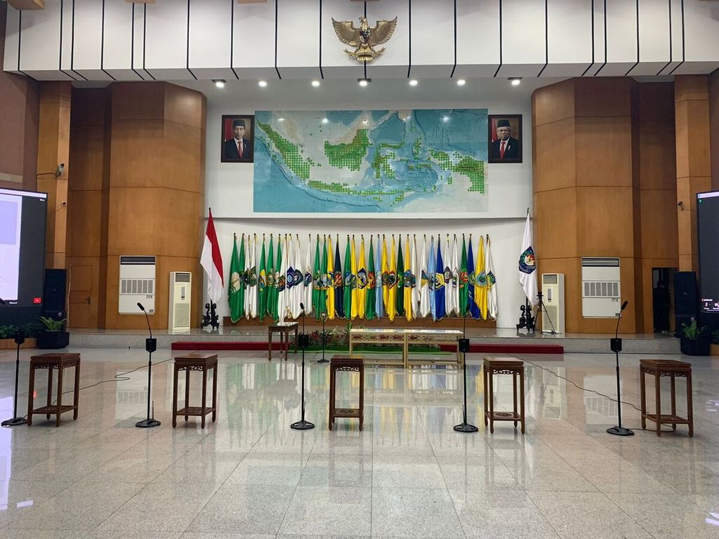 Suasana persiapan gladi resik pelantikan penjabat kepala daerah di kantor Kemendagri, Jakarta, Rabu (11/5/2022) siang. Hari Kamis (12/5) ini di tempat tersebut,  akan dilantik lima penjabat gubernur. 