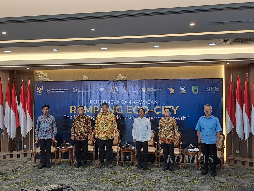 Acara Peluncuran Pengembangan Pulau Rempang Kawasan Perdagangan Bebas dan Pelabuhan Bebas Batam di Kantor Kementerian Koordinasi bidang Perekonomian, Jakarta, Rabu (12/4/2023). 