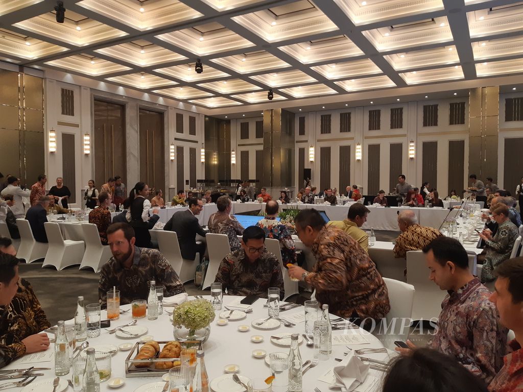 Suasana jamuan makan malam Pemerintah Indonesia dengan perwakilan duta besar dan delegasi dari negara anggota OECD di Hotel Langham, Senayan, Jakarta, Rabu (28/2/2024).