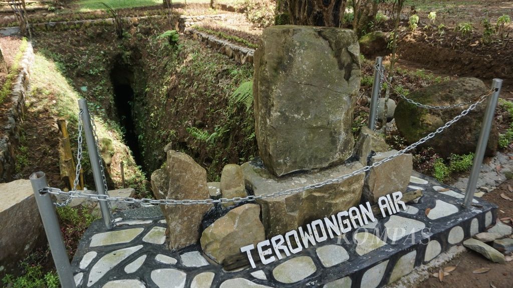 Sebagian terowongan air sepanjang 550 meter di lereng selatan Gunung Slamet, Banyumas, Jawa Tengah, Jumat (28/1/2022)