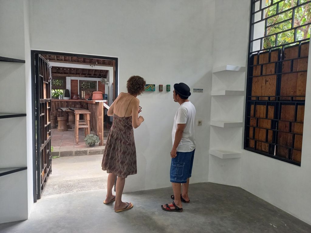 Suasana pameran Liba Waring Stambollion dan Carrie Ann Baade di Museum NIMCA, Yogyakarta.
