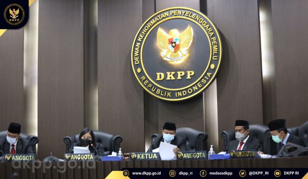 Suasana sidang Dewan Kehormatan Penyelenggara Pemilu, Rabu (13/1/2021). Dalam sidang itu, DKPP menjatuhkan sanksi pemberhentian dari jabatan Ketua KPU kepada Arief Budiman.