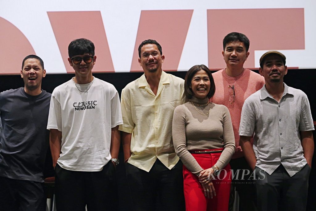 Music group Maliq &amp; D'Essentials spoke at the Hearing Session Experience event in Ashta District 8, Jakarta, Tuesday (7/5/2024). Maliq will release his 9th album entitled <i>Can Machines Fall in Love?</i> on May 30 2024.