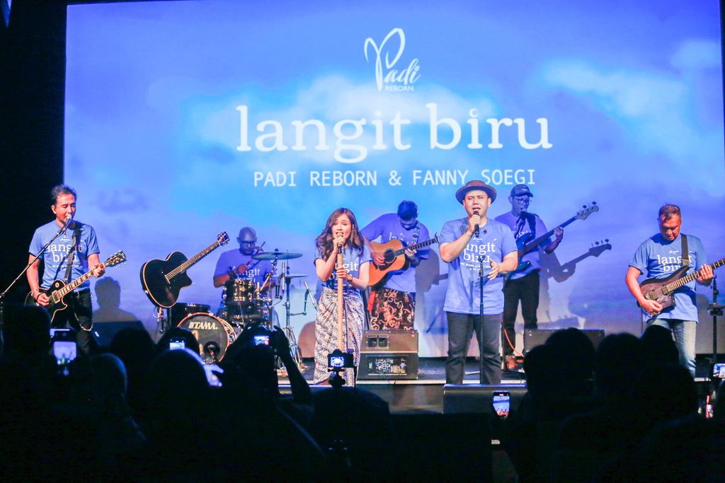 Padi Reborn bersama Fanny Soegi di The Lounge XXI, Plaza Senayan, Jakarta Pusat, Jumat (31/5/2024). 