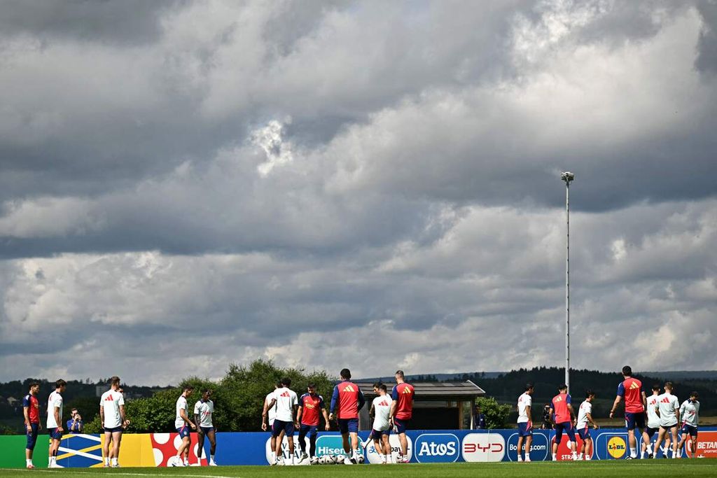 Pemain Spanyol berlatih di markas tim di Donaueschingen, Jerman, Kamis (11/7/2024). Inggris akan menghadapi Spanyol pada final Piala Eropa 2024 di Stadion Olimpiade, Berlin.