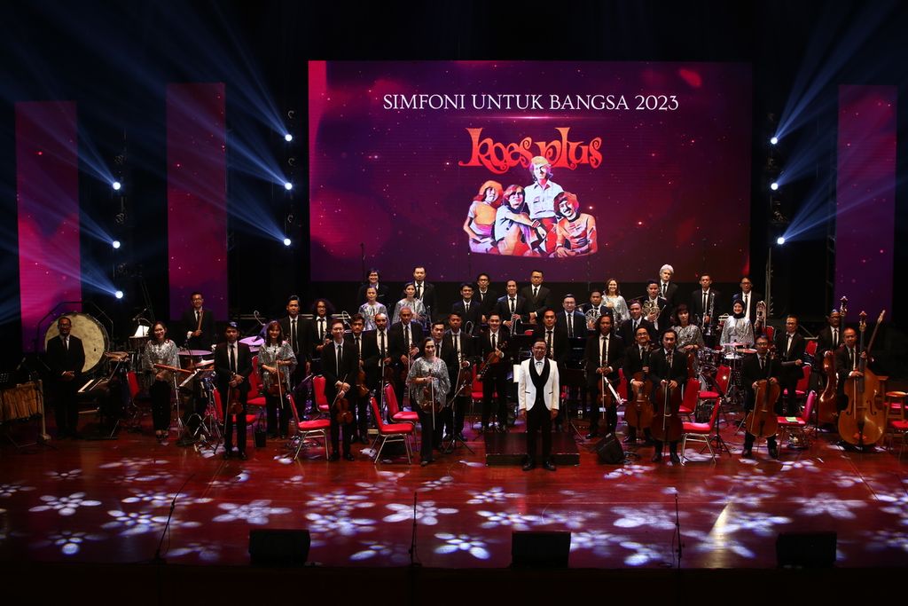 Jakarta Concert Orchestra membawakan lagu-lagu Koes Plus dan Koes Bersaudara dalam Simfoni untuk Bangsa 2023 di Teater Jakarta, Taman Ismail Marzuki, 26 Agustus 2023.