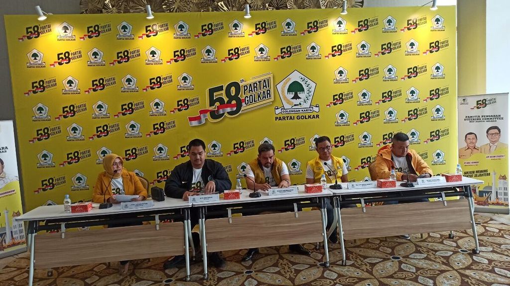 Panitia Acara Hari Ulang Tahun Ke-58 Partai Golkar menggelar konferensi pers di kantor Dewan Pimpinan Pusat Golkar, di Jakarta, Jumat (14/10/2022). 