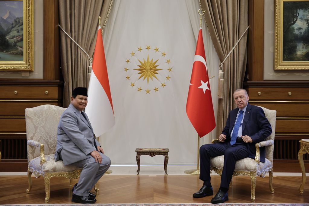 Menteri Pertahanan RI Prabowo Subianto dan Presiden Turki Recep Tayyip Erdogan bertemu pada Selasa (30/7/24) di Ankara untuk membahas hubungan bilateral dan perdamaian di Timur Tengah.