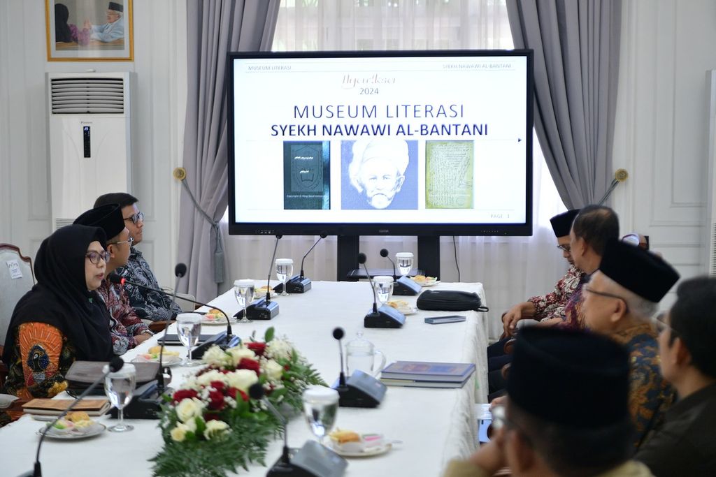 Wakil Presiden Ma’ruf Amin menerima para pakar filologi yang tergabung dalam Tim Museum Literasi Syekh Nawawi Al-Bantani, di Kediaman Resmi Wapres, Jalan Diponegoro Nomor 2, Jakarta, Rabu (24/1/2024). 