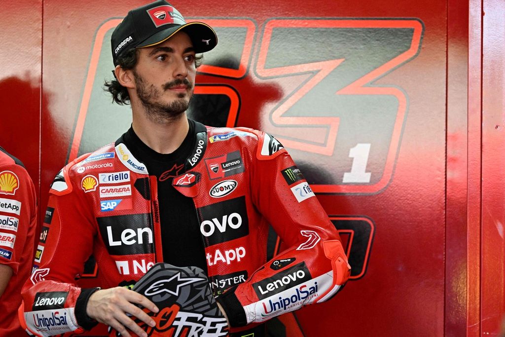 Pebalap Ducati, Francesco Bagnaia, saat sesi latihan bebas kedua MotoGP Valencia, 24 November 2023.