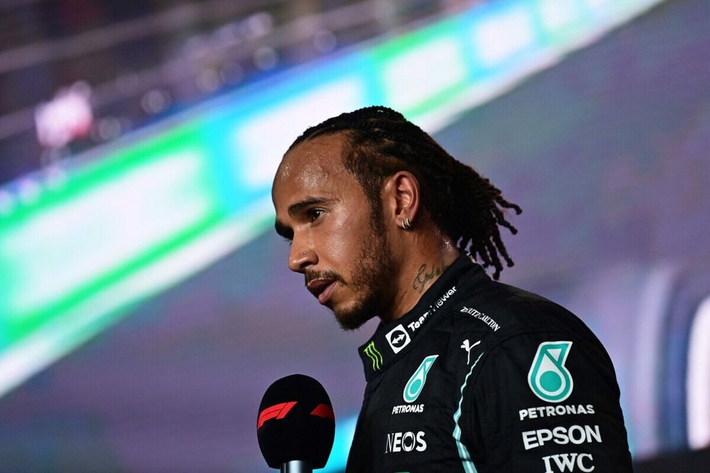 Pebalap Formula 1 yang membela tim Mercedes, Lewis Hamilton.