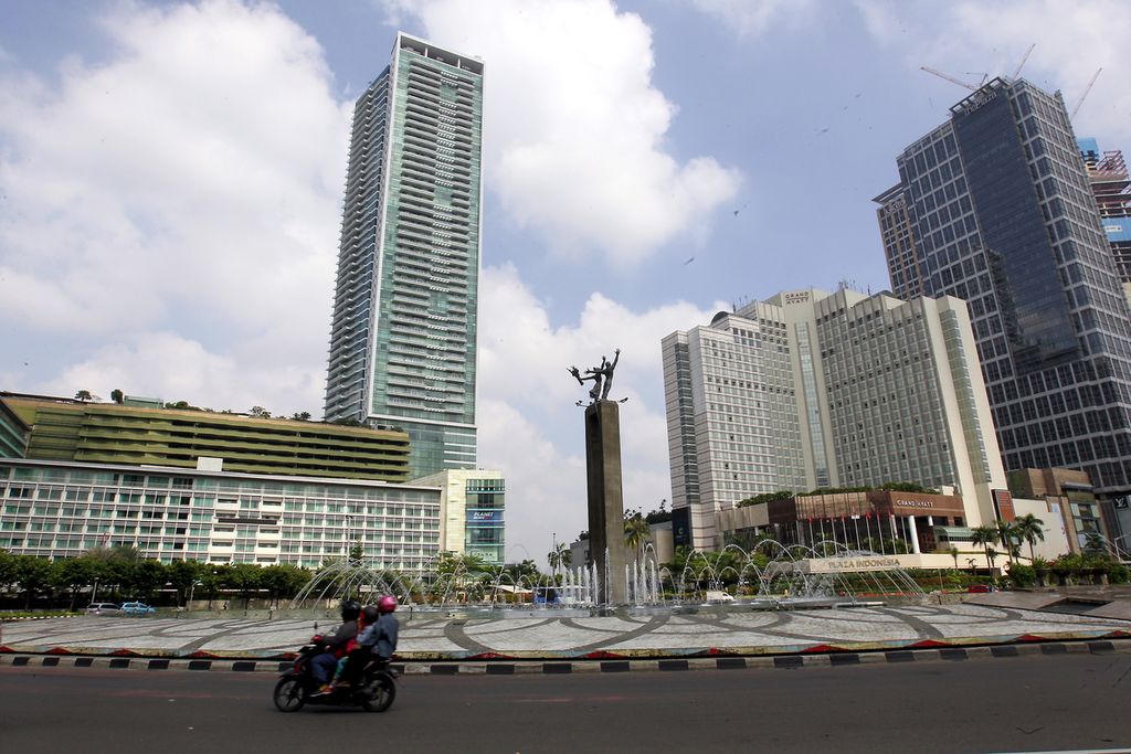 Bundaran Hotel Indonesia di Jalan MH Thamrin, Jakarta, Minggu (15/3/2020).