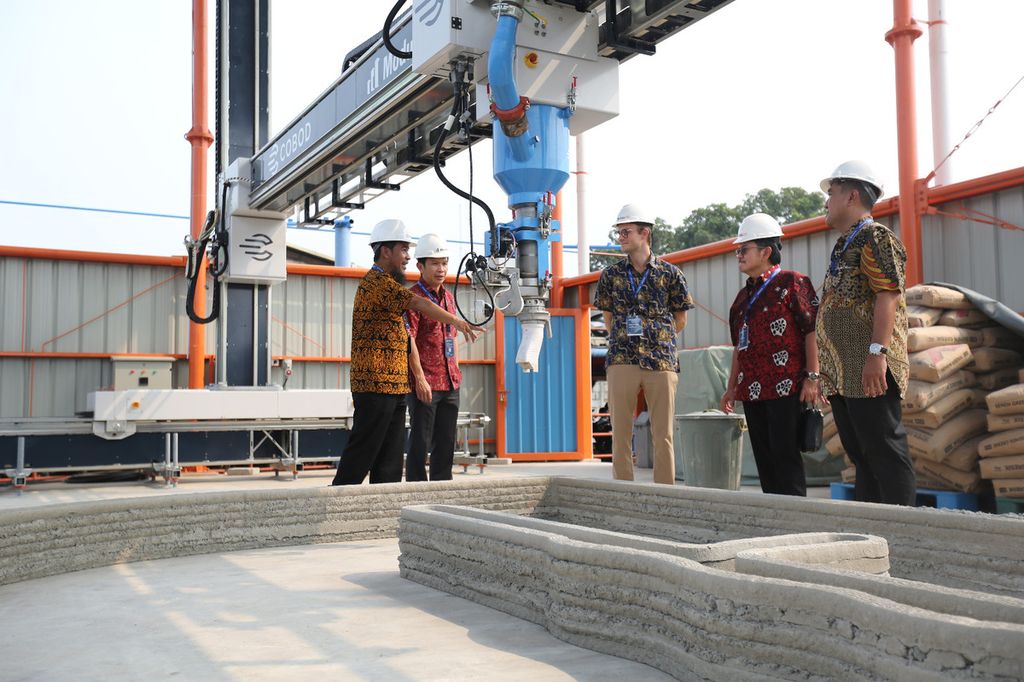PT Bakrie &amp; Brothers Tbk (BNBR) melalui anak usaha PT Modula Tiga Dimensi masuk ke dalam industri konstruksi cetak tiga dimensi (3D construction printing) dengan menawarkan teknologi yang fokus pada solusi terhadap masalah kekurangan rumah di Indonesia. Teknologi ini diklaim mampu membangun rumah dengan lebih cepat dan lebih ramah lingkungan. 