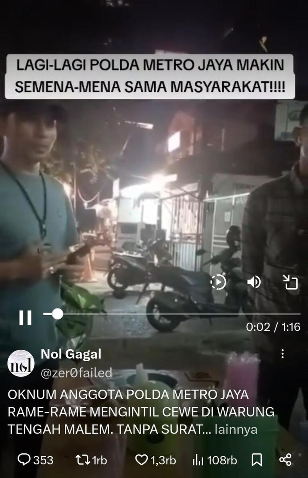 Tangkapan layar dua orang penyidik Polda Metro Jaya yang meminta tanda tangan berita acara penggeledahan di sebuah restoran, Rabu (31/7/2024) malam. Saksi pun enggan memberikan tanda tangan karena dianggap melanggar prosedur. 