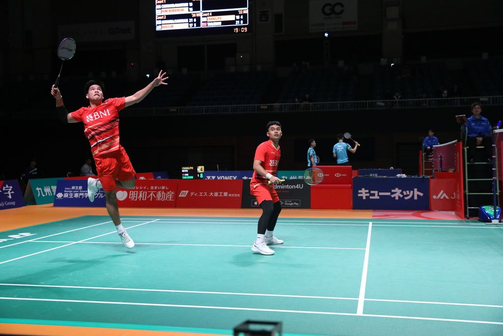 Leo Rolly Carnando/Daniel Marthin menjadi salah satu dari empat wakil Indonesia yang kalah pada babak pertama turnamen Kumamoto Masters di Jepang. Mereka disingkirkan wakil tuan rumah, Takuro Hoki/Yugo Kobayashi, dengan skor 14-21, 21-10, 18-21, pada Selasa (14/11/2023).