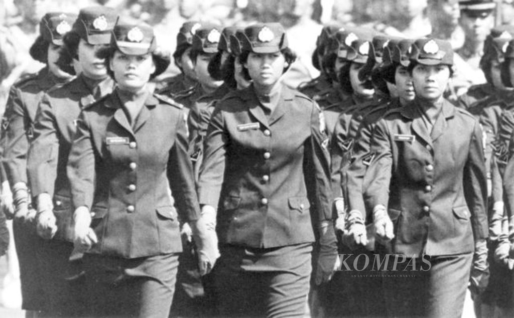Profesi Polisi Wanita (Polwan) kini tidak kalah dengan profesi lain di lingkup non-ABRI.(1/9/1993).