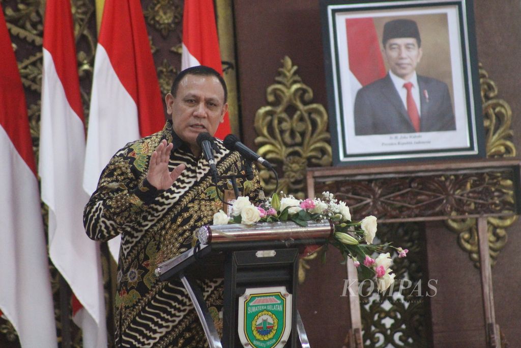 Ketua Komisi Pemberantasan Korupsi (KPK) Firli Bahuri saat menghadiri Rapat Koordinasi dan Dengar Pendapat Program Pemberantasan Korupsi Terintegrasi Tahun 2022 di Palembang, Sumatera Selatan, Rabu (19/5/2022).