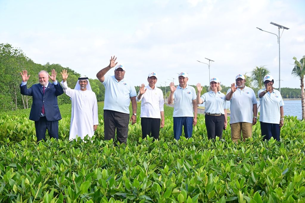 Para pemimpin delegasi pada KTT World Water Forum ke-10 berfoto bersama di Taman Hutan Raya (Tahura) Ngurah Rai, Kota Denpasar, Provinsi Bali, Senin (20/5/2024).