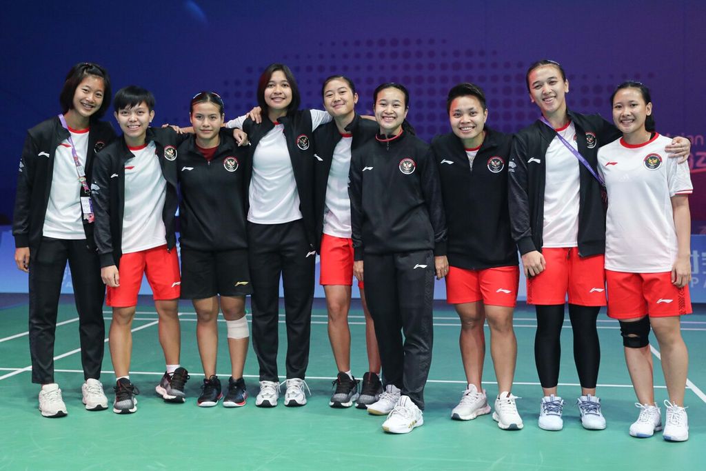 Tim Indonesia kalah pada perempat final bulu tangkis beregu putri Asian Games Hangzhou 2022. Bermain di Binjiang Gymnasium, pada Jumat (29/9/2023), Indonesia kalah 0-3 dari China.