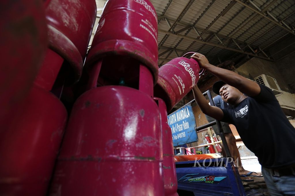 Workers arrange 12 kilogram LPG cylinders at an LPG sales agent in the Pasar Rebo area, East Jakarta, July 2023.