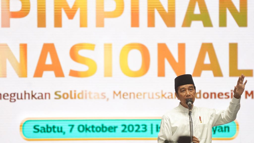 Presiden Joko Widodo menyampaikan pidatonya di acara Penutupan Rapimnas Solidaritas Ulama Muda Jokowi (Samawi) di Istora Gelora Bung Karno, Jakarta, Sabtu (7/10/2023).