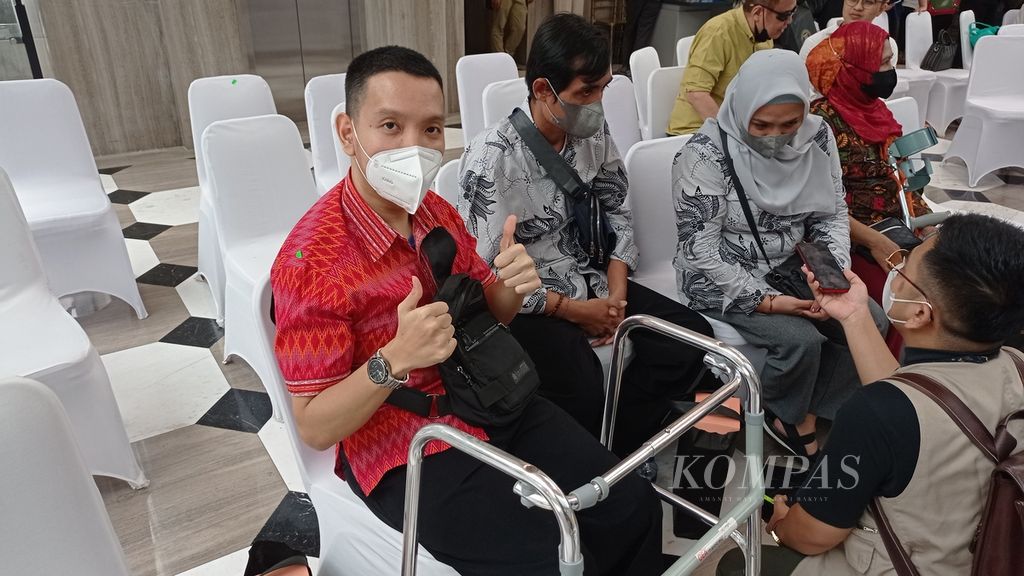 Genta Senjaya (26) bersama penyandang disabilitas lain dalam peluncuran Rumah Digital untuk Disabilitas di Jakarta, Jumat (4/11/2022).