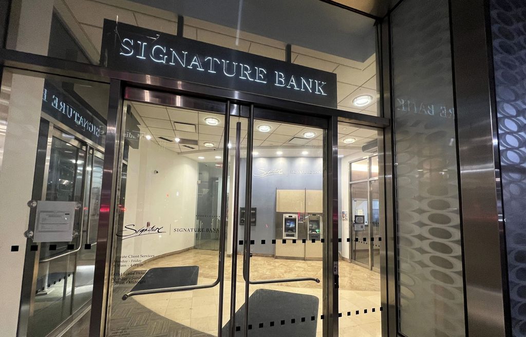  Kantor cabang Signature Bank di New York, Minggu, 12 Maret 2023. Regulator mengumumkan bahwa bank yang berbasis di New York itu kolaps. 