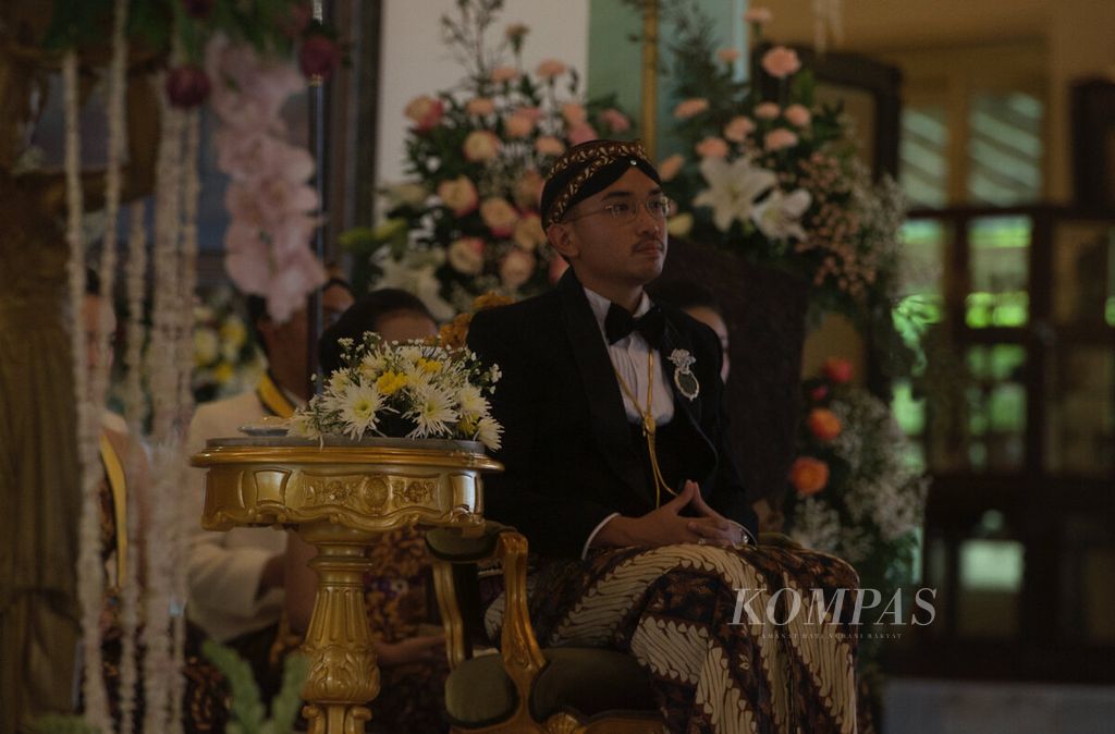 Gusti Pangeran Haryo Bhre Cakrahutomo Wira Sudjiwo yang dinobatkan sebagai Mangkunegara X di Pura Mangkunegaran, Kota Surakarta, Jawa Tengah, Sabtu (12/3/2022). 