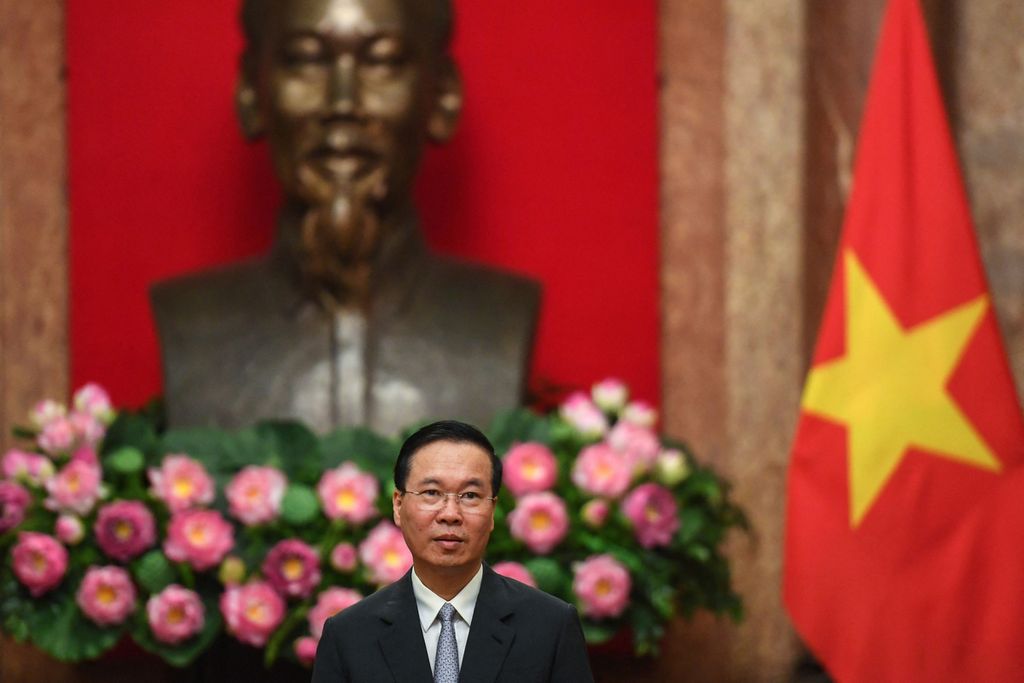 Presiden Vietnam Vo Van Thuong menyaksikan pertemuan dengan Perdana Menteri Republik Ceko Petr Fiala di Istana Kepresidenan di Hanoi, Vietnam, 21 April 2023. Thuong, Rabu (20/4/2024), mengundurkan diri karena bersalah atas pelanggaran dan kekurangan".