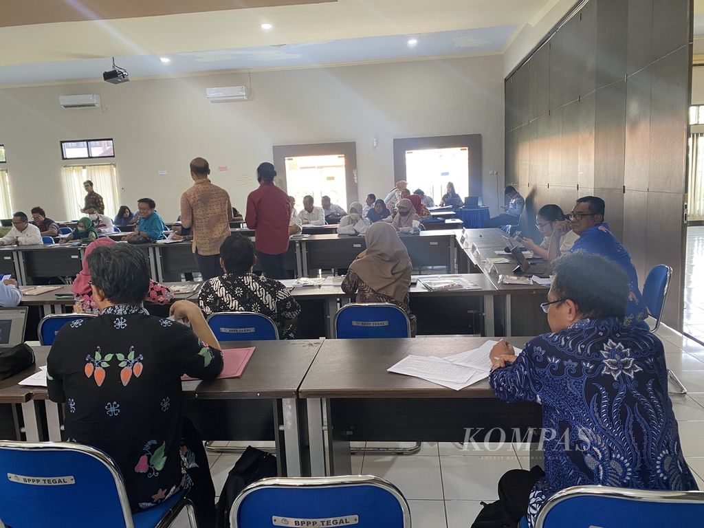 Suasana diskusi kelompok terfokus terkait penguatan pekerja migran indonesia (PMI) pelaut perikanan di Jawa Tengah, di Balai Pelatihan dan Penyuluhan Perikanan Tegal, Rabu (5/4/2023).