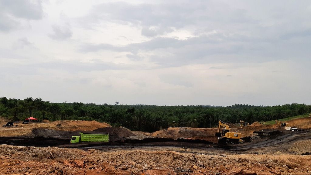 Tambang batubara di Koto Boyo, Kecamatan Batin XXIV, Batanghari, Jambi, Senin (18/10/2021).