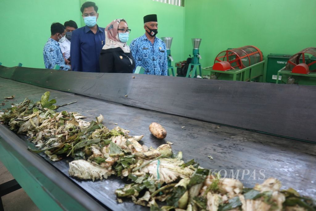 Sampah organik siap diolah di pusat daur ulang sampah di Jalan Dukuh Semar, Kota Cirebon, Jawa Barat, Jumat (17/7/2020).