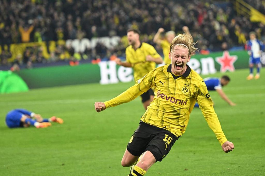 Gelandang Dortmund Julian Brandt merayakan golnya ke gawang Atletico Madrid pada laga kedua perempat final Liga Champions, Rabu (17/4/2024) dini hari WIB. Dortmund menang 4-2. 