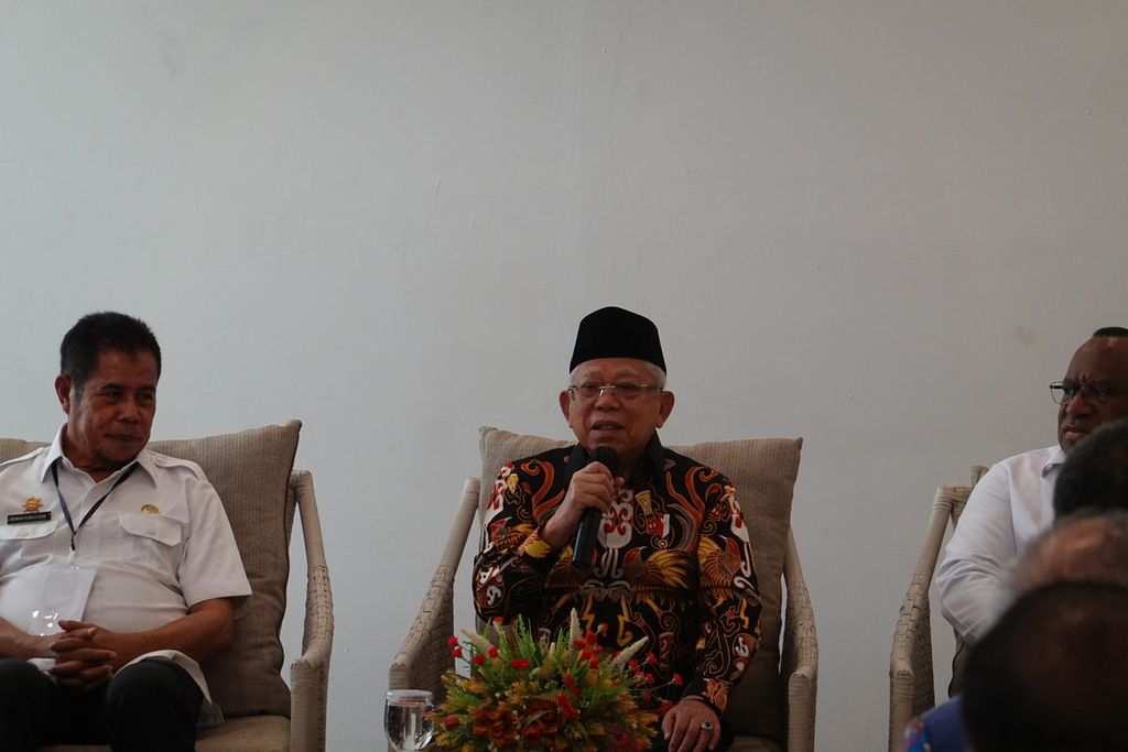 Wakil Presiden Ma’ruf Amin berdialog dengan pemuka gereja dari Persekutuan Gereja-gereja Papua dan Persekutuan Gereja-gereja Papua Barat, di Abepura, Papua, Rabu (11/10/2023). 