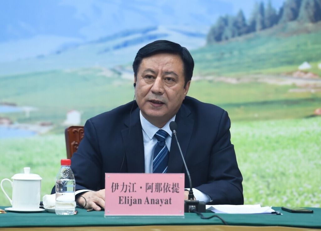 Juru bicara Pemerintah Daerah Otonomi Xinjiang, Elijan Anayat, mengatakan, embargo ekonomi negara-negara Barat terhadap komoditas dari Xinjiang menyakiti masyarakat lokal. Ia berbicara pada jumpa pers mengenai Xinjiang yang difasilitasi oleh Kedutaan Besar China untuk Indonesia, Kamis (18/11/2021).