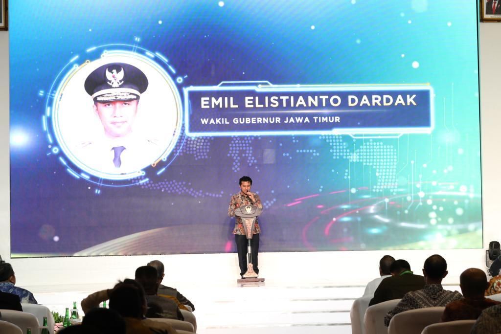 Wakil Gubernur Jawa Timur Emil Elestianto Dardak saat memghadiri Rapat Koordinasi Pusat dan Daerah Pengendalian Inflasi Tahun 2022 di Surabaya, Rabu (14/9/2022). 