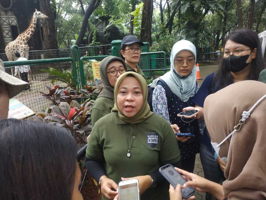 Kepala Unit Pengelola Taman Margasatwa Ragunan Endah Rumiyati di Taman Margasatwa Ragunan, Jakarta Selatan, Jumat (3/2/2023).