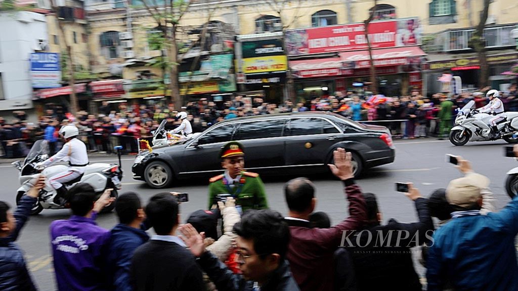 Dengan menggunakan kendaraan khusus dan pengawalan ketat, Pemimpin Korea Utara Kim Jong Un, Selasa (26/2/2019), tiba di kota Hanoi, Vietnam, untuk mengadakan pertemuan dengan Presiden Amerika Serikat Donald Trump. 