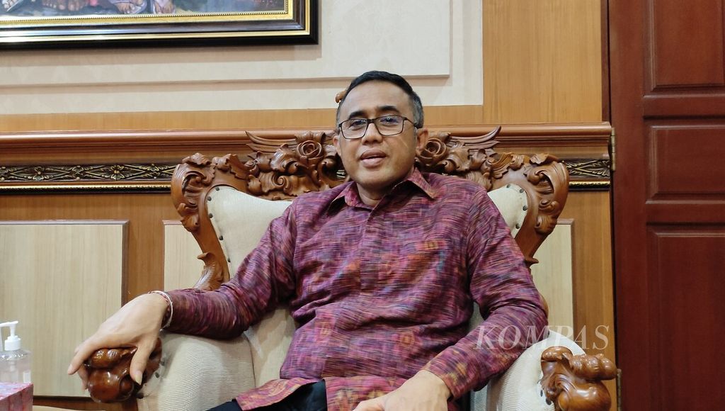 Wali Kota Denpasar I Gusti Ngurah Jaya Negara ketika diwawancara<i> Kompas</i> di Kantor Wali Kota Denpasar, Kota Denpasar, Selasa (6/9/2022). 
