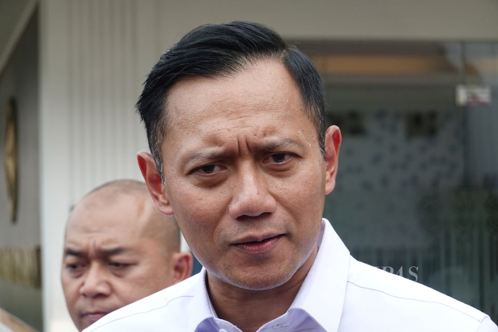Minister of Agrarian and Spatial Planning (ATR)/Head of the National Land Agency (BPN) Agus Harimurti Yudhoyono, who is also the Chairman of the Democratic Party, gave a press statement at the Presidential Palace Complex in Jakarta on Friday (May 3, 2024).