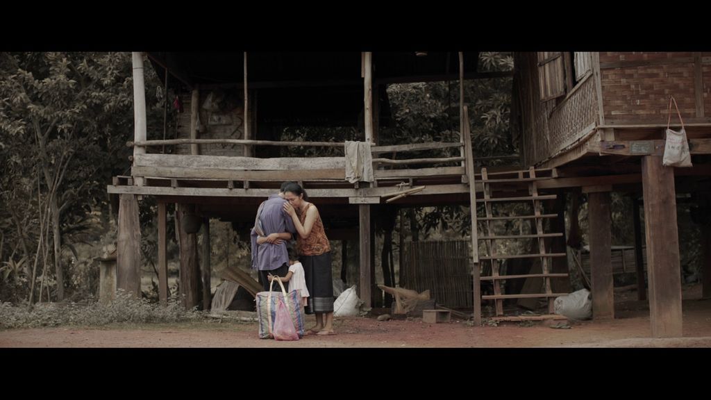 Cuplikan adegan dalam film <i>Pha Hom (The Blanket) </i>(2021) oleh sutradara Mitpasa Sitthihakpanya dari Laos. Film ini tayang dalam Minikino Film Week 8 (MFW8) yang berlangsung di Bali selama 2-10 September 2022