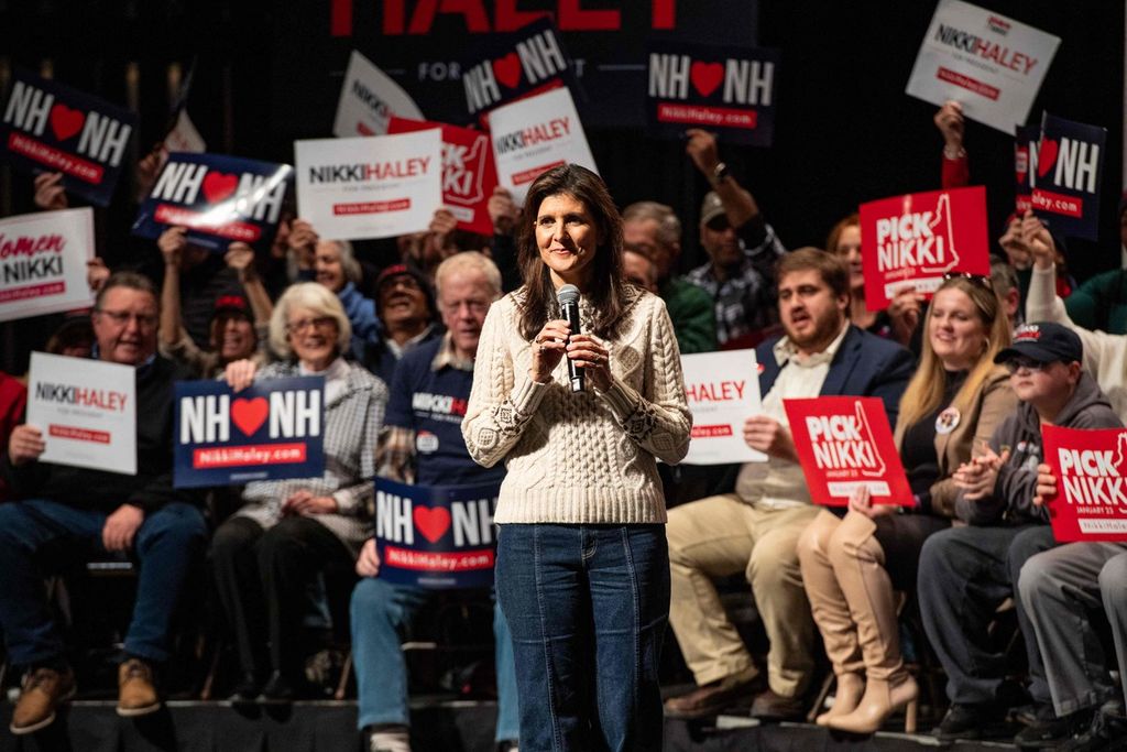 Bakal calon Presiden AS dari Partai Republik, Nikki Haley, berkampanye di Exeter, New Hampshire, AS, Minggu (21/1/2024). 