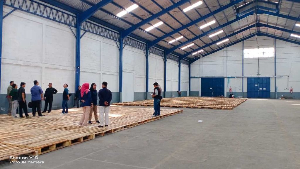 Tampak salah satu lokasi gudang yang disiapkan Komisi Pemilihan Umum untuk menyimpan logistik Pemilu 2024 di Jawa Barat. Total sebanyak 140.457 TPS di Jawa Barat.