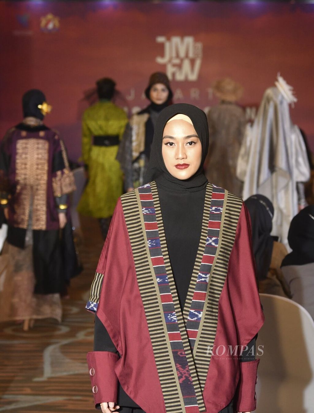 Sejumlah kreasi busana ditampilkan saat<i> kick off </i>Jakarta Muslim Fashion Week 2023 di Kementerian Perdagangan, Jakarta, Rabu (12/10/2022). 