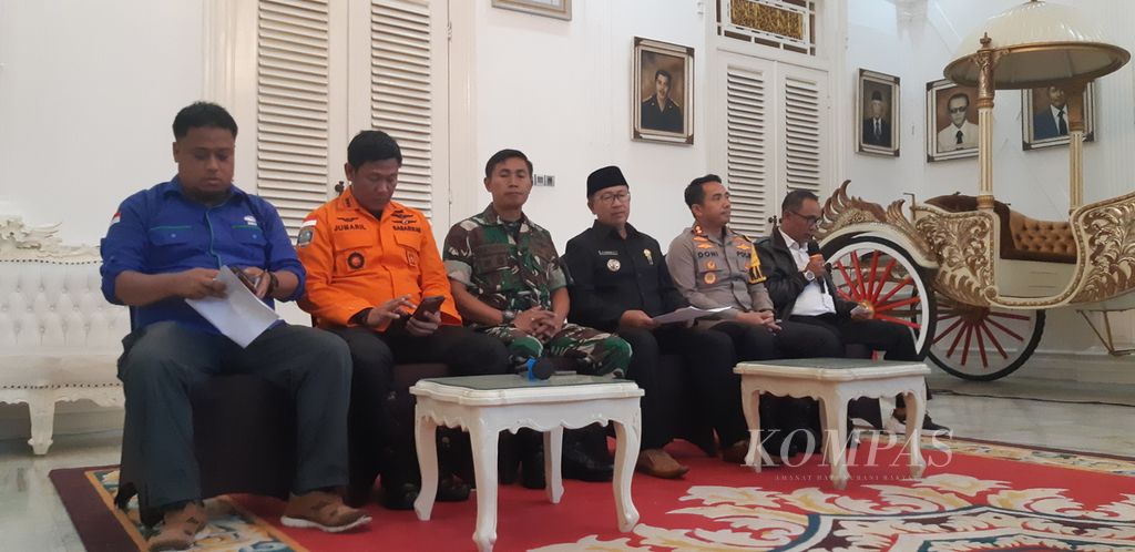 Konferensi pers terkait penanganan bencana gempa oleh Forum Koordinasi Pimpinan Daerah (Forkompinda) Cianjur di Kantor Bupati Cianjur, Jawa Barat, Rabu (30/11/2022).